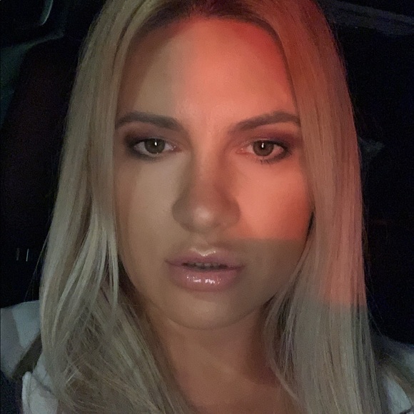 Meet your Posher, Elena - Picture 1 of 1